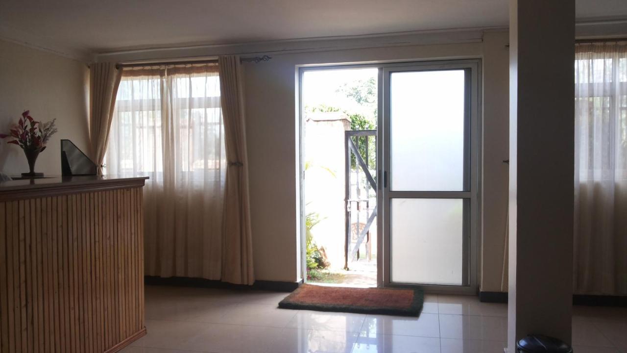 Westcliff Hotel Lira Exterior photo